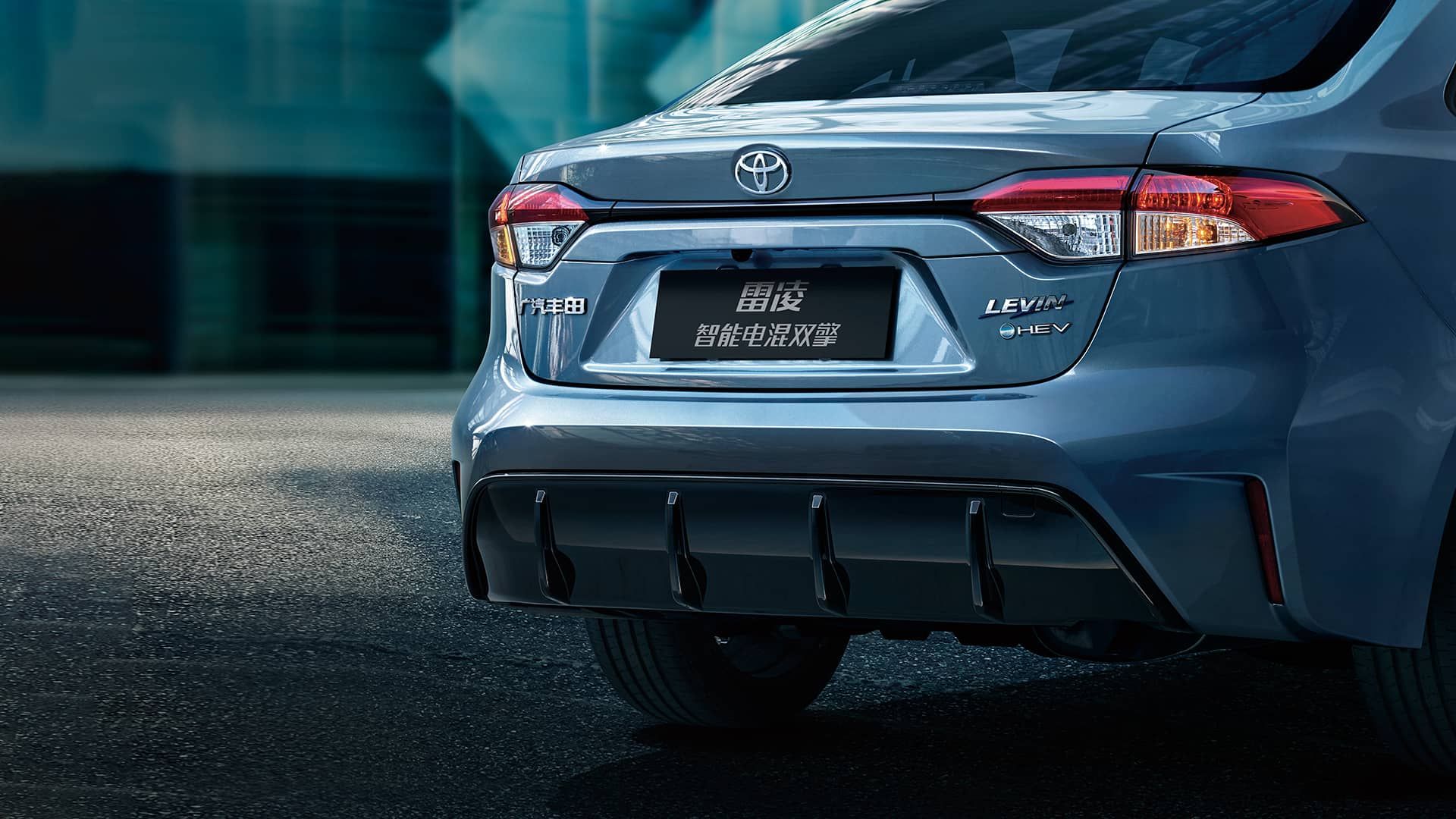 Front zipper pouch with included key ring.